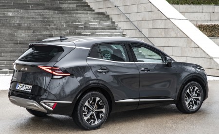 2023 Kia Sportage (Color: Penta Metal; Euro-Spec) Rear Three-Quarter Wallpapers 450x275 (29)