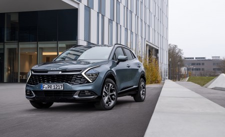 2023 Kia Sportage (Color: Yuka Steel Grey; Euro-Spec) Front Three-Quarter Wallpapers 450x275 (84)