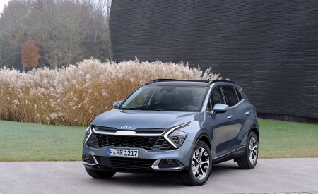 2023 Kia Sportage (Color: Yuka Steel Grey; Euro-Spec) Front Three-Quarter Wallpapers 450x275 (82)