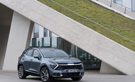 2023 Kia Sportage (Color: Yuka Steel Grey; Euro-Spec) Front Three-Quarter Wallpapers 450x275 (85)