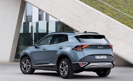 2023 Kia Sportage (Color: Yuka Steel Grey; Euro-Spec) Rear Three-Quarter Wallpapers 450x275 (86)