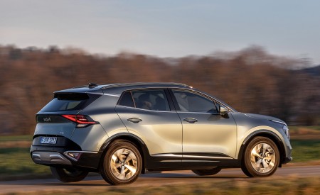 2023 Kia Sportage (Color: Yuka Steel Grey; Euro-Spec) Rear Three-Quarter Wallpapers 450x275 (80)