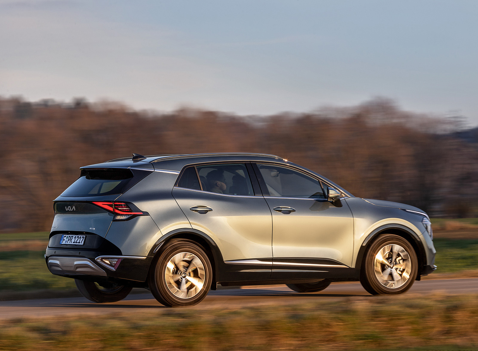 2023 Kia Sportage (Color: Yuka Steel Grey; Euro-Spec) Rear Three-Quarter Wallpapers #80 of 106