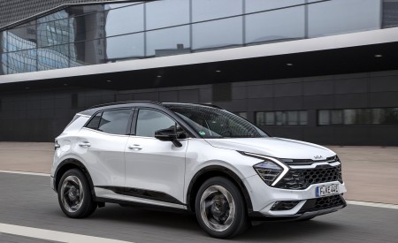 2023 Kia Sportage PHEV (Euro-Spec) Front Three-Quarter Wallpapers 450x275 (6)