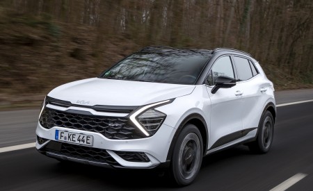 2023 Kia Sportage PHEV (Euro-Spec) Front Three-Quarter Wallpapers  450x275 (2)