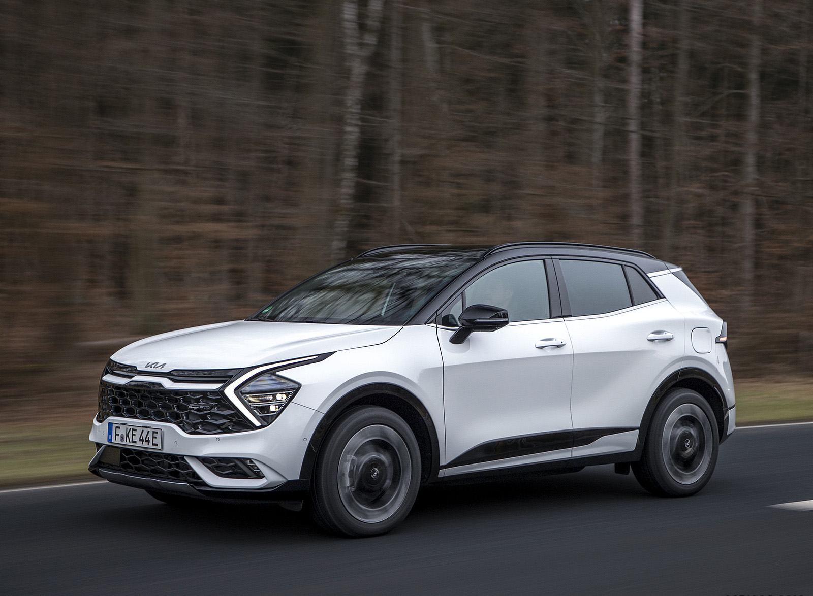2023 Kia Sportage PHEV (Euro-Spec) Front Three-Quarter Wallpapers #3 of 29