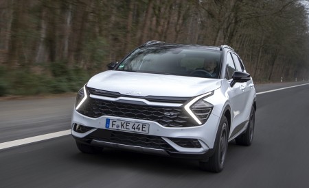 2023 Kia Sportage PHEV (Euro-Spec) Front Wallpapers 450x275 (5)