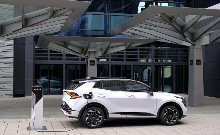2023 Kia Sportage PHEV (Euro-Spec) Side Wallpapers  450x275 (12)