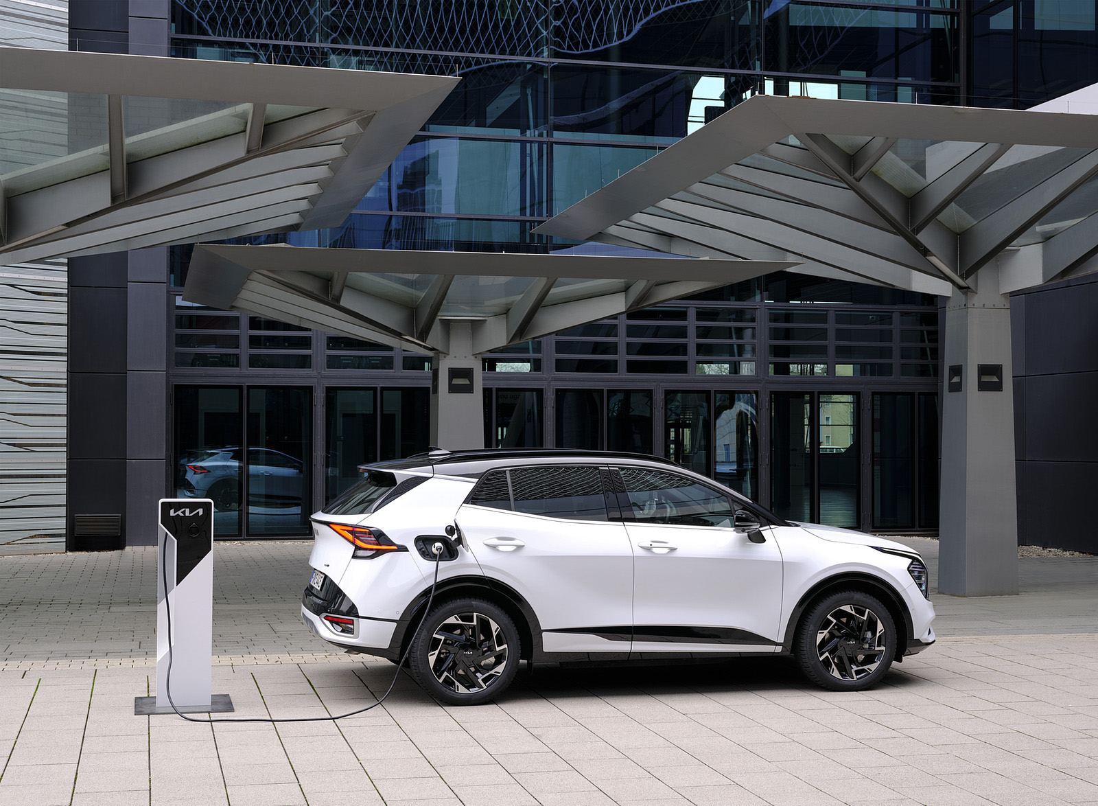 2023 Kia Sportage PHEV (Euro-Spec) Side Wallpapers  (12)