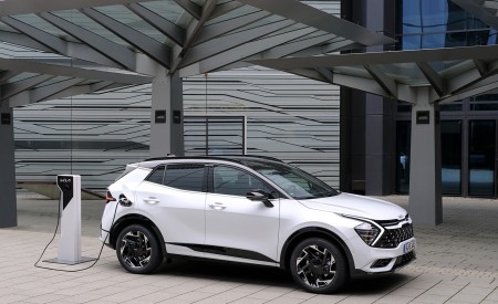 2023 Kia Sportage PHEV (Euro-Spec) Side Wallpapers  450x275 (13)
