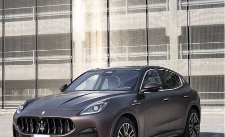 2023 Maserati Grecale GT (Color: Bronzo Opaco) Front Three-Quarter Wallpapers 450x275 (16)