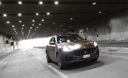 2023 Maserati Grecale GT (Color: Bronzo Opaco) Front Three-Quarter Wallpapers 450x275 (12)