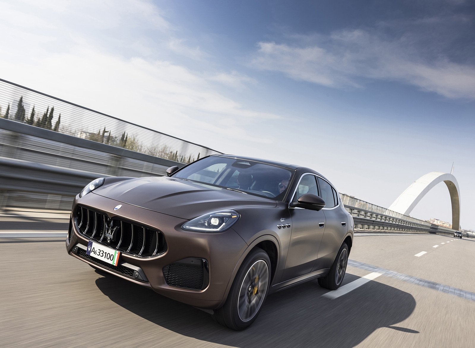 2023 Maserati Grecale GT (Color: Bronzo Opaco) Front Three-Quarter Wallpapers (1)