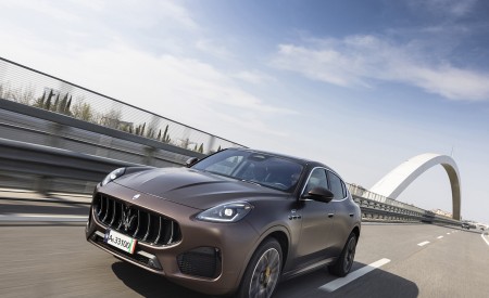 2023 Maserati Grecale GT (Color: Bronzo Opaco) Front Three-Quarter Wallpapers 450x275 (2)