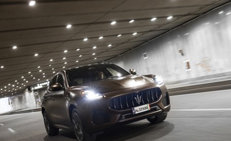 2023 Maserati Grecale GT (Color: Bronzo Opaco) Front Three-Quarter Wallpapers 450x275 (14)