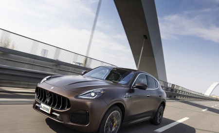 2023 Maserati Grecale GT (Color: Bronzo Opaco) Front Three-Quarter Wallpapers 450x275 (3)