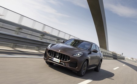 2023 Maserati Grecale GT (Color: Bronzo Opaco) Front Wallpapers 450x275 (4)