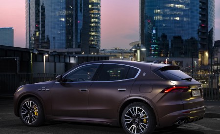 2023 Maserati Grecale GT (Color: Bronzo Opaco) Rear Three-Quarter Wallpapers 450x275 (30)