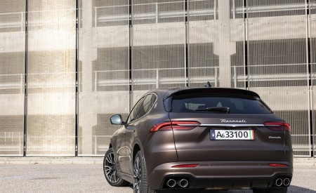 2023 Maserati Grecale GT (Color: Bronzo Opaco) Rear Wallpapers 450x275 (24)