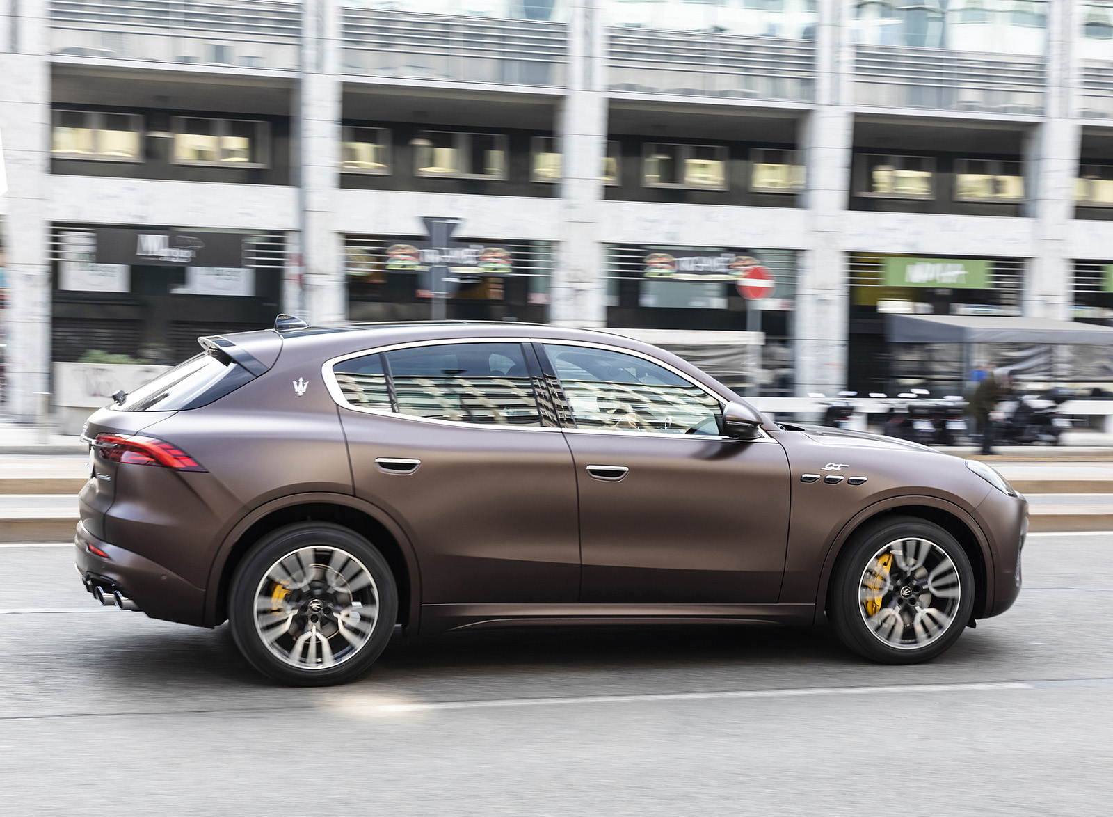 2023 Maserati Grecale GT (Color: Bronzo Opaco) Side Wallpapers (9)