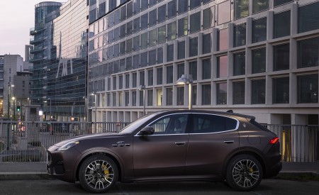 2023 Maserati Grecale GT (Color: Bronzo Opaco) Side Wallpapers 450x275 (31)