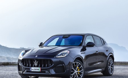 2023 Maserati Grecale Modena (Color: Blu Nobile) Front Three-Quarter Wallpapers 450x275 (10)