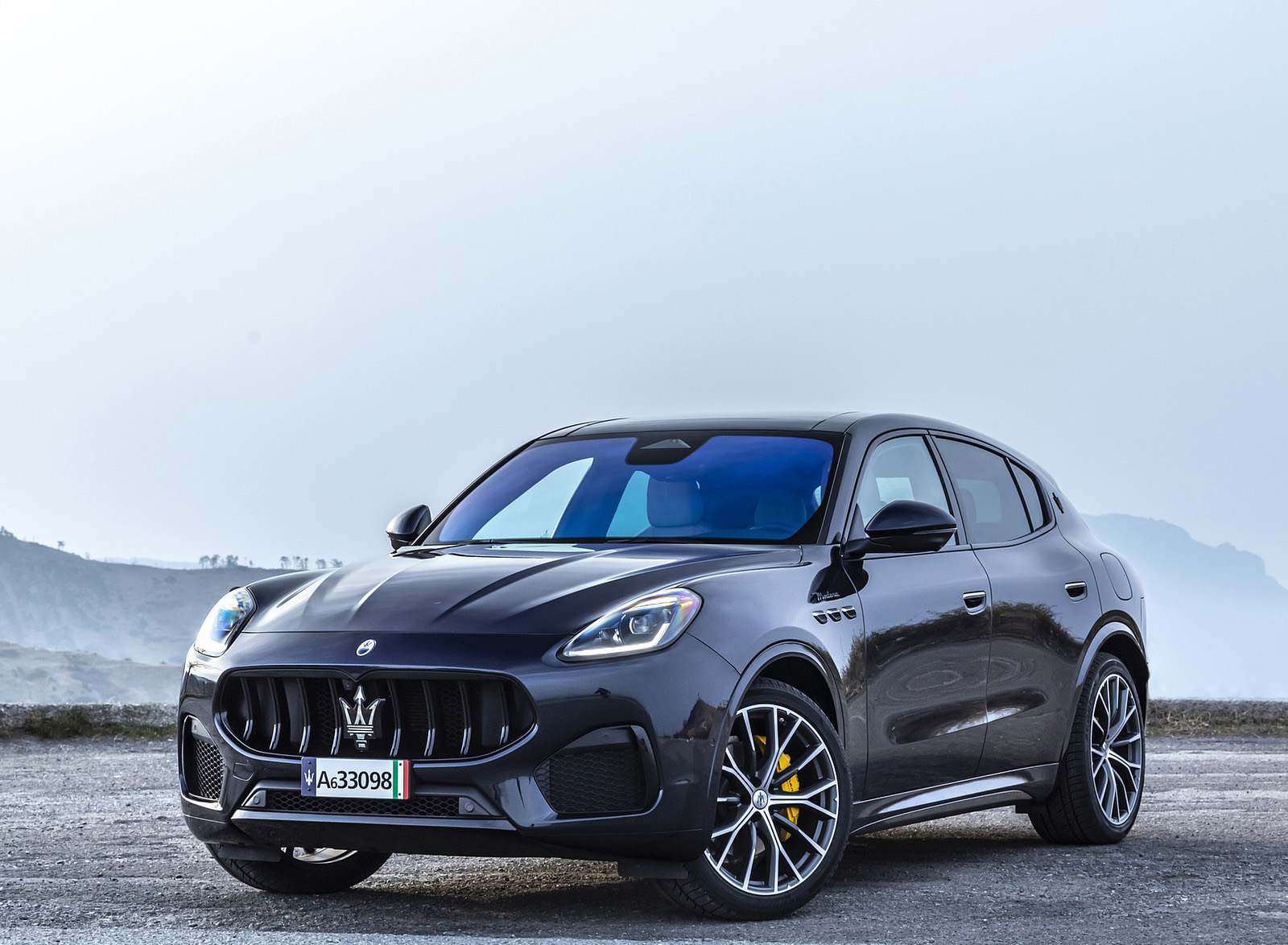 2023 Maserati Grecale Modena (Color: Blu Nobile) Front Three-Quarter Wallpapers (10)