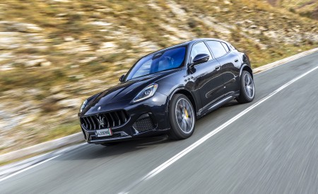 2023 Maserati Grecale Modena (Color: Blu Nobile) Front Three-Quarter Wallpapers 450x275 (3)
