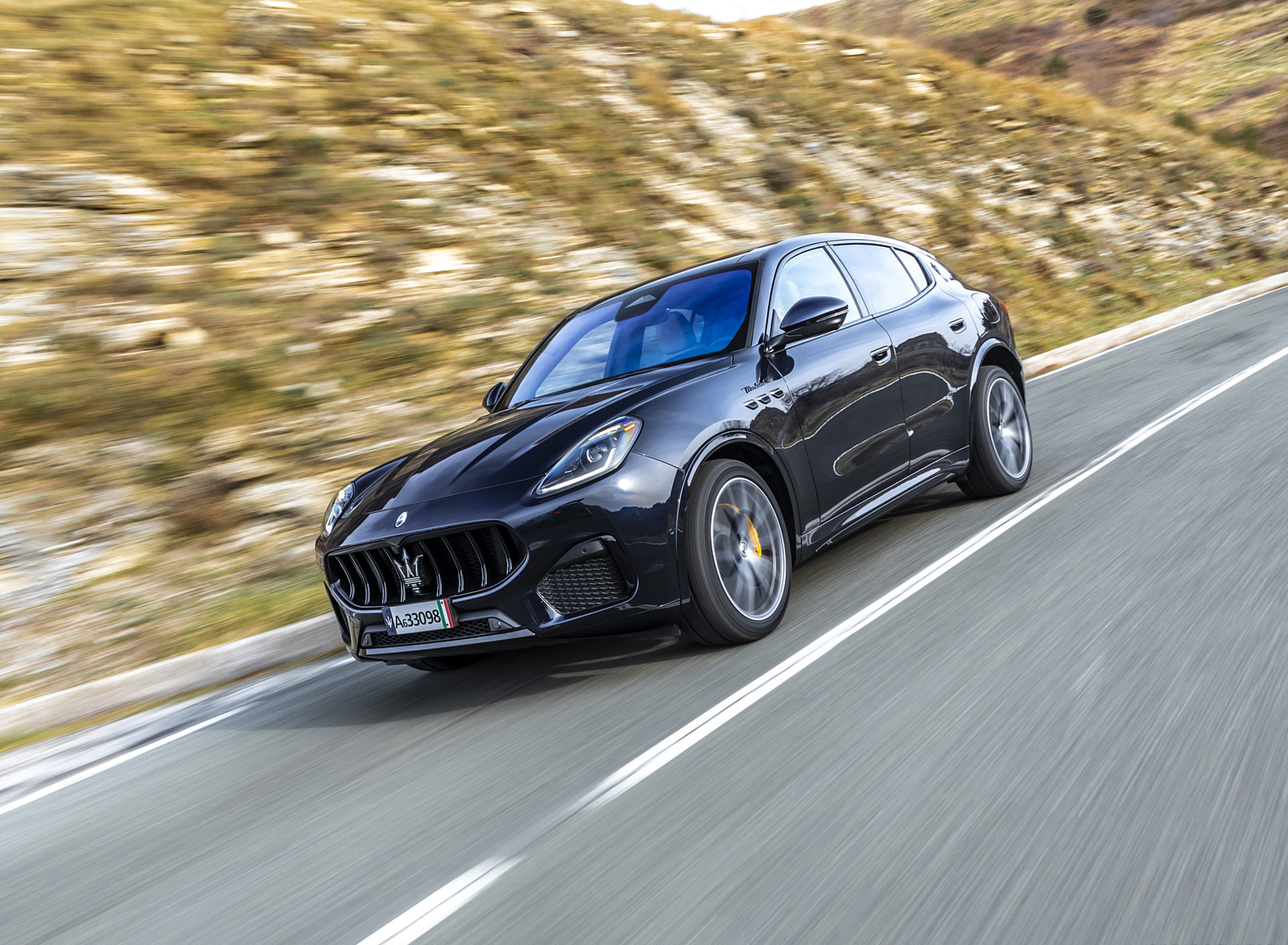 2023 Maserati Grecale Modena (Color: Blu Nobile) Front Three-Quarter Wallpapers (3)