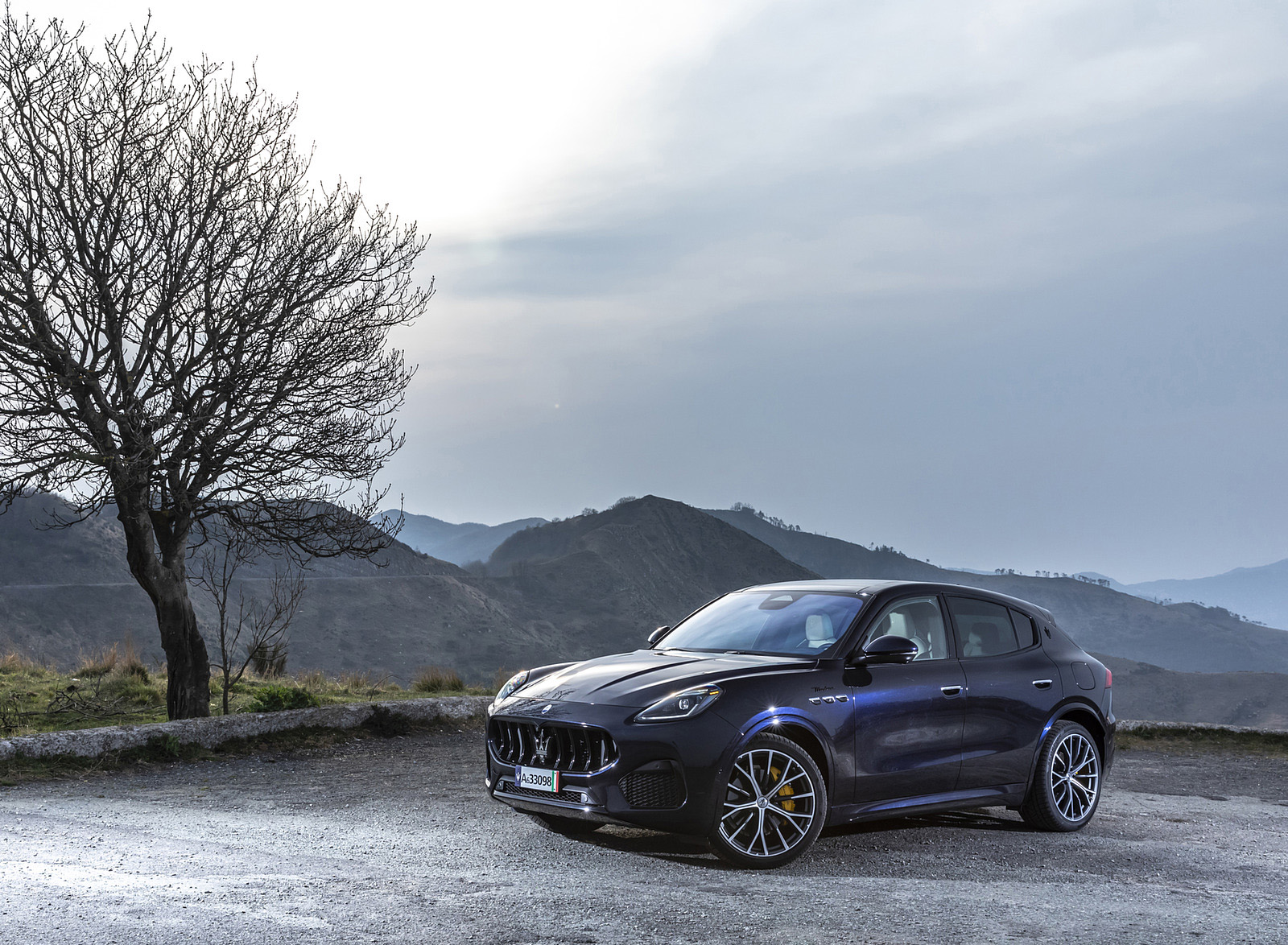 2023 Maserati Grecale Modena (Color: Blu Nobile) Front Three-Quarter Wallpapers  (11)
