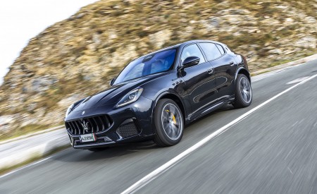 2023 Maserati Grecale Modena (Color: Blu Nobile) Front Three-Quarter Wallpapers  450x275 (4)