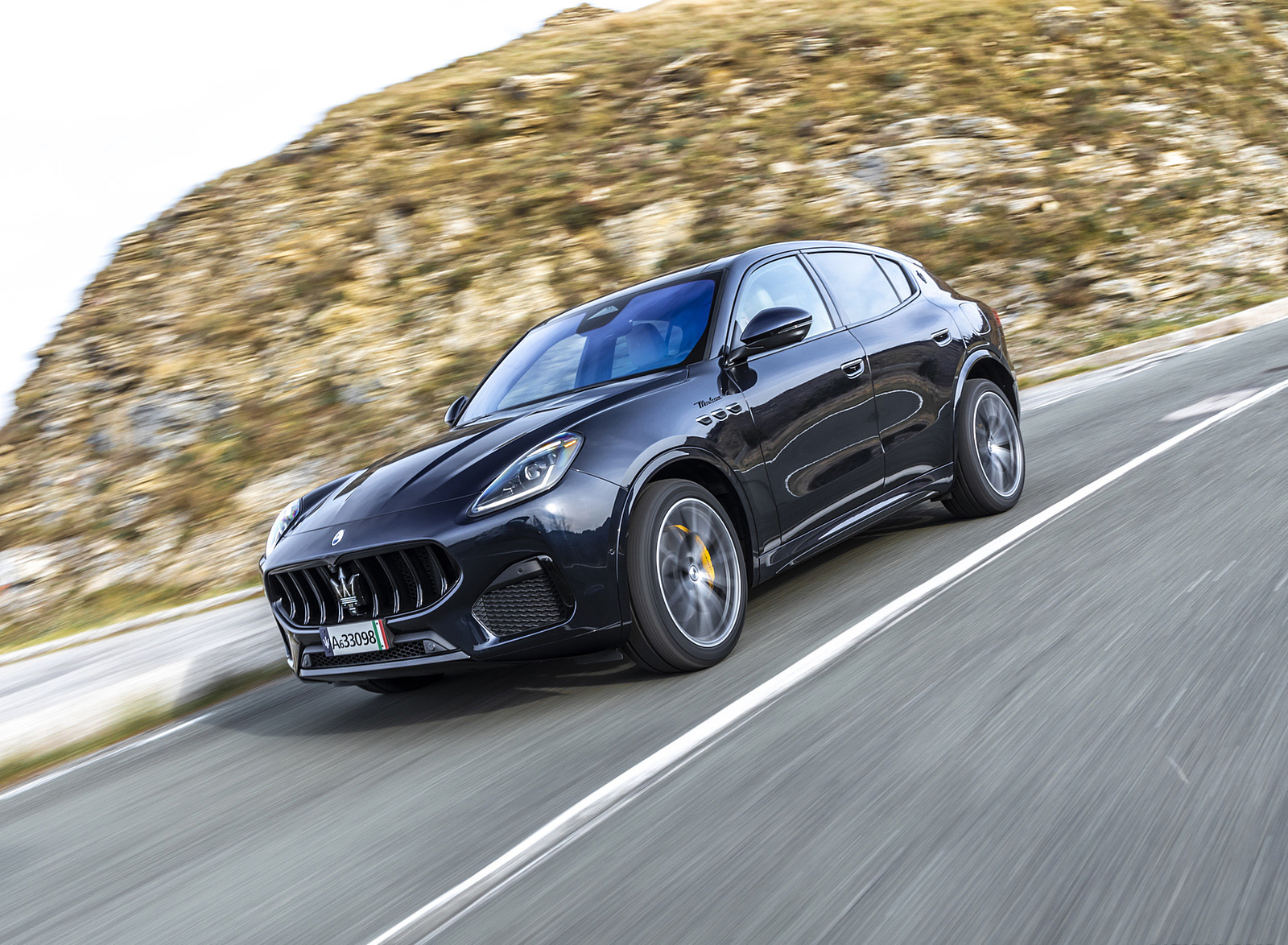 2023 Maserati Grecale Modena (Color: Blu Nobile) Front Three-Quarter Wallpapers  (4)