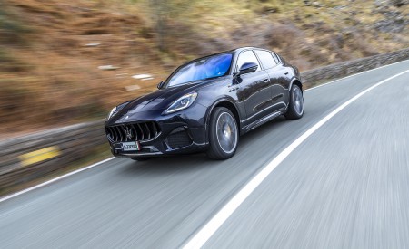 2023 Maserati Grecale Modena (Color: Blu Nobile) Front Three-Quarter Wallpapers 450x275 (5)