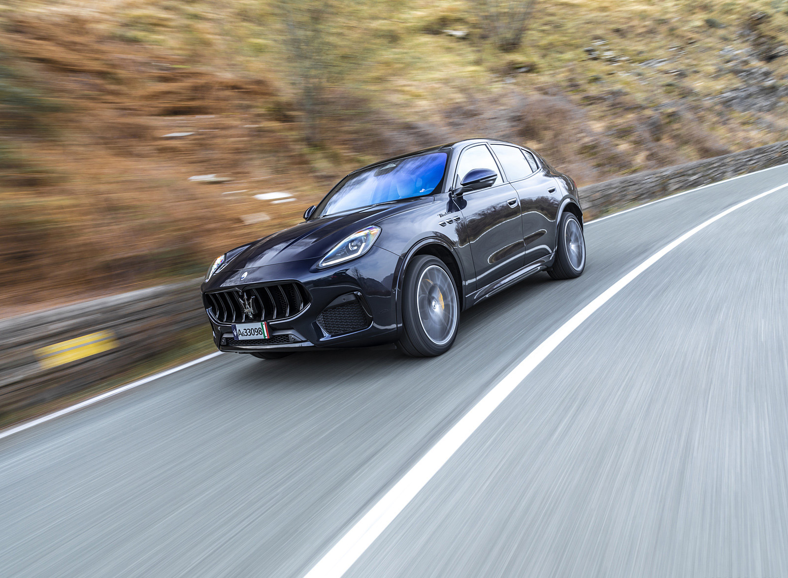 2023 Maserati Grecale Modena (Color: Blu Nobile) Front Three-Quarter Wallpapers (5)