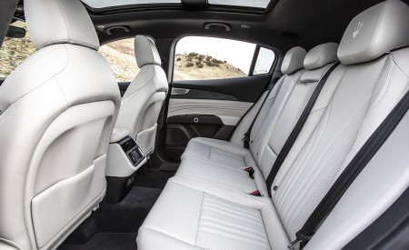 2023 Maserati Grecale Modena (Color: Blu Nobile) Interior Rear Seats Wallpapers 450x275 (44)