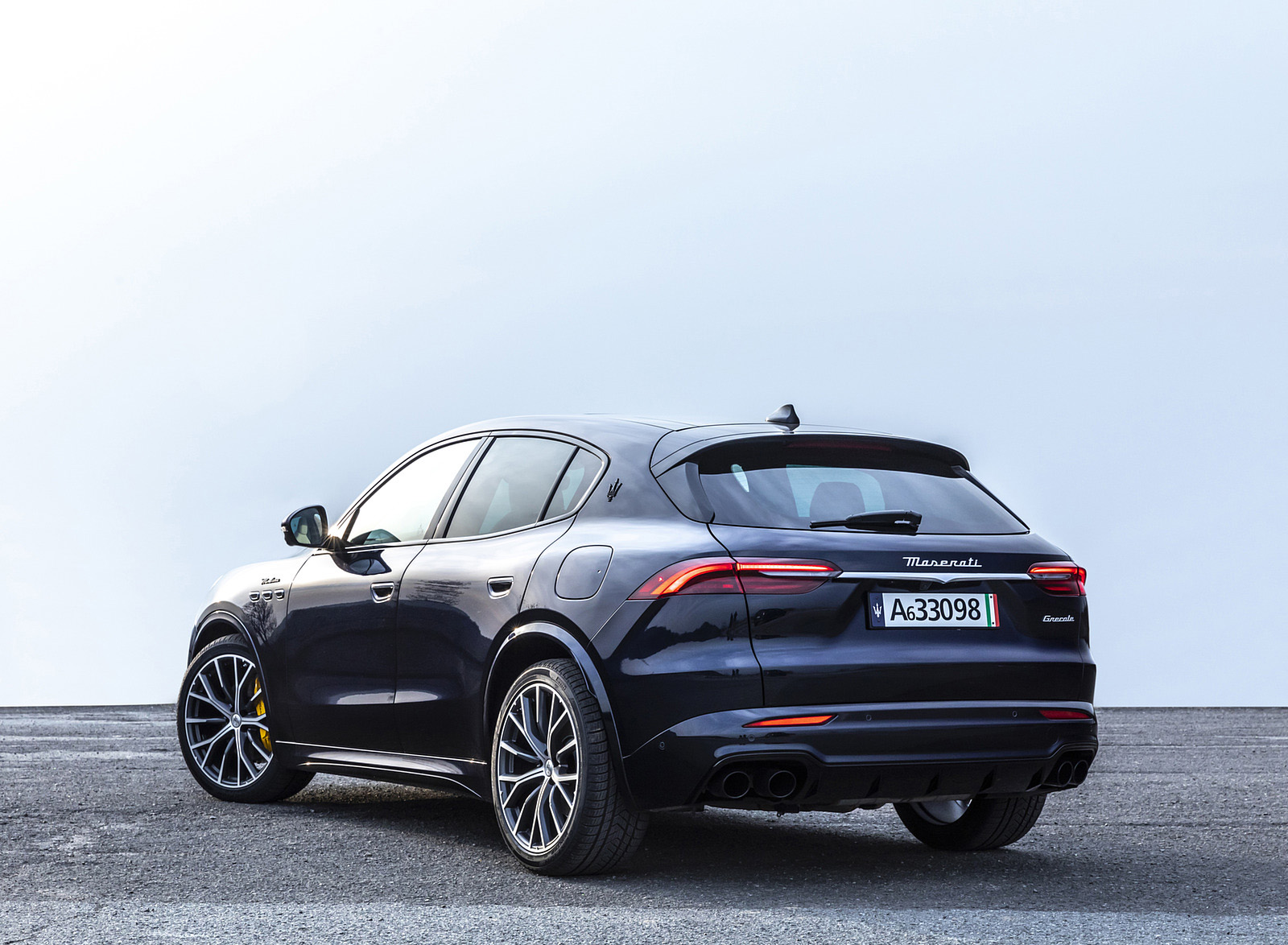 2023 Maserati Grecale Modena (Color: Blu Nobile) Rear Three-Quarter Wallpapers (13)