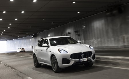 2023 Maserati Grecale Modena (Color: Grigio Cangiante) Front Three-Quarter Wallpapers 450x275 (66)