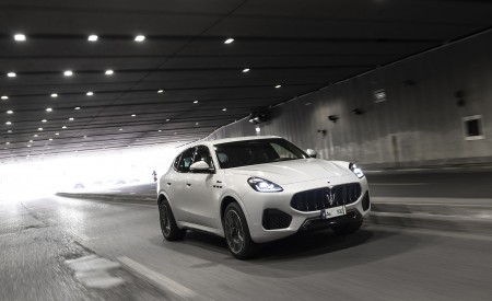 2023 Maserati Grecale Modena (Color: Grigio Cangiante) Front Three-Quarter Wallpapers 450x275 (68)