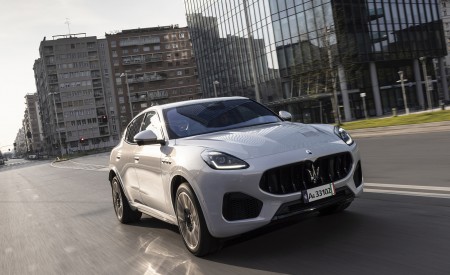 2023 Maserati Grecale Modena (Color: Grigio Cangiante) Front Three-Quarter Wallpapers 450x275 (59)