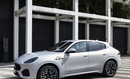 2023 Maserati Grecale Modena (Color: Grigio Cangiante) Front Three-Quarter Wallpapers 450x275 (69)