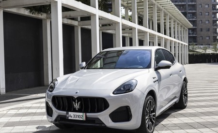 2023 Maserati Grecale Modena (Color: Grigio Cangiante) Front Wallpapers 450x275 (70)