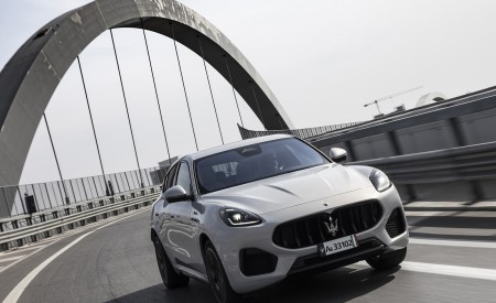 2023 Maserati Grecale Modena (Color: Grigio Cangiante) Front Wallpapers 450x275 (48)