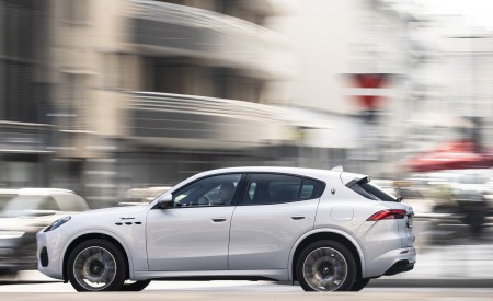 2023 Maserati Grecale Modena (Color: Grigio Cangiante) Side Wallpapers 450x275 (54)