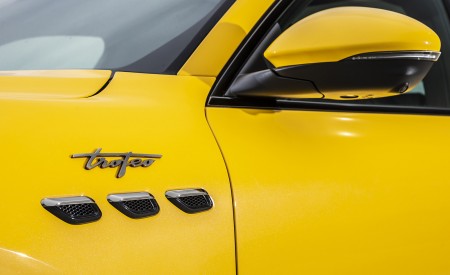 2023 Maserati Grecale Trofeo (Color: Giallo Corse) Detail Wallpapers 450x275 (44)