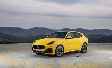 2023 Maserati Grecale Trofeo (Color: Giallo Corse) Front Three-Quarter Wallpapers 450x275 (30)