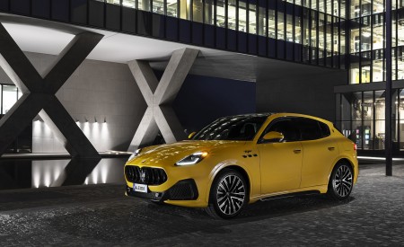 2023 Maserati Grecale Trofeo (Color: Giallo Corse) Front Three-Quarter Wallpapers 450x275 (60)