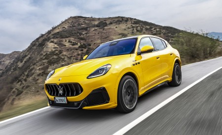 2023 Maserati Grecale Trofeo (Color: Giallo Corse) Front Three-Quarter Wallpapers 450x275 (2)