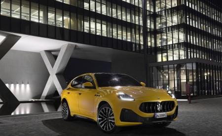 2023 Maserati Grecale Trofeo (Color: Giallo Corse) Front Three-Quarter Wallpapers 450x275 (61)