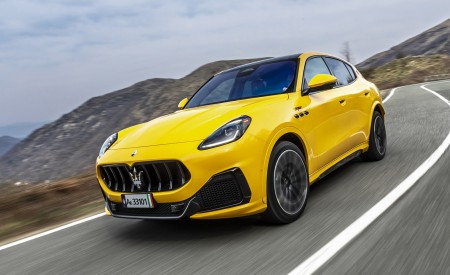 2023 Maserati Grecale Trofeo (Color: Giallo Corse) Front Three-Quarter Wallpapers 450x275 (8)
