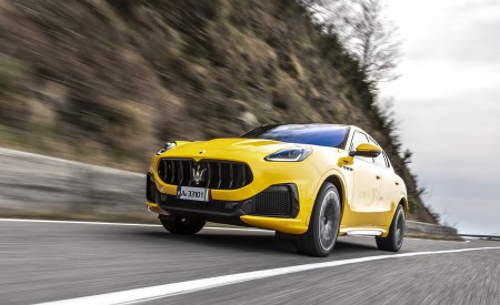 2023 Maserati Grecale Trofeo (Color: Giallo Corse) Front Wallpapers 450x275 (17)